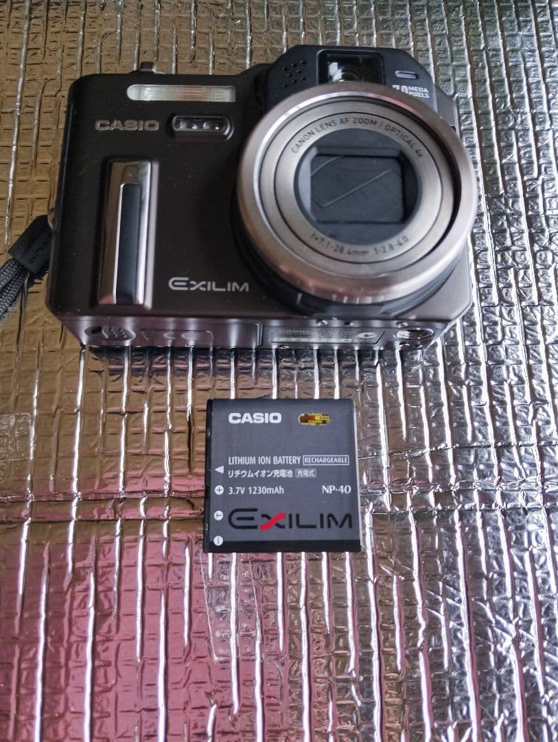 CASIO EXILIM 7.0メガピクセル コンパクトデジタルカメラ